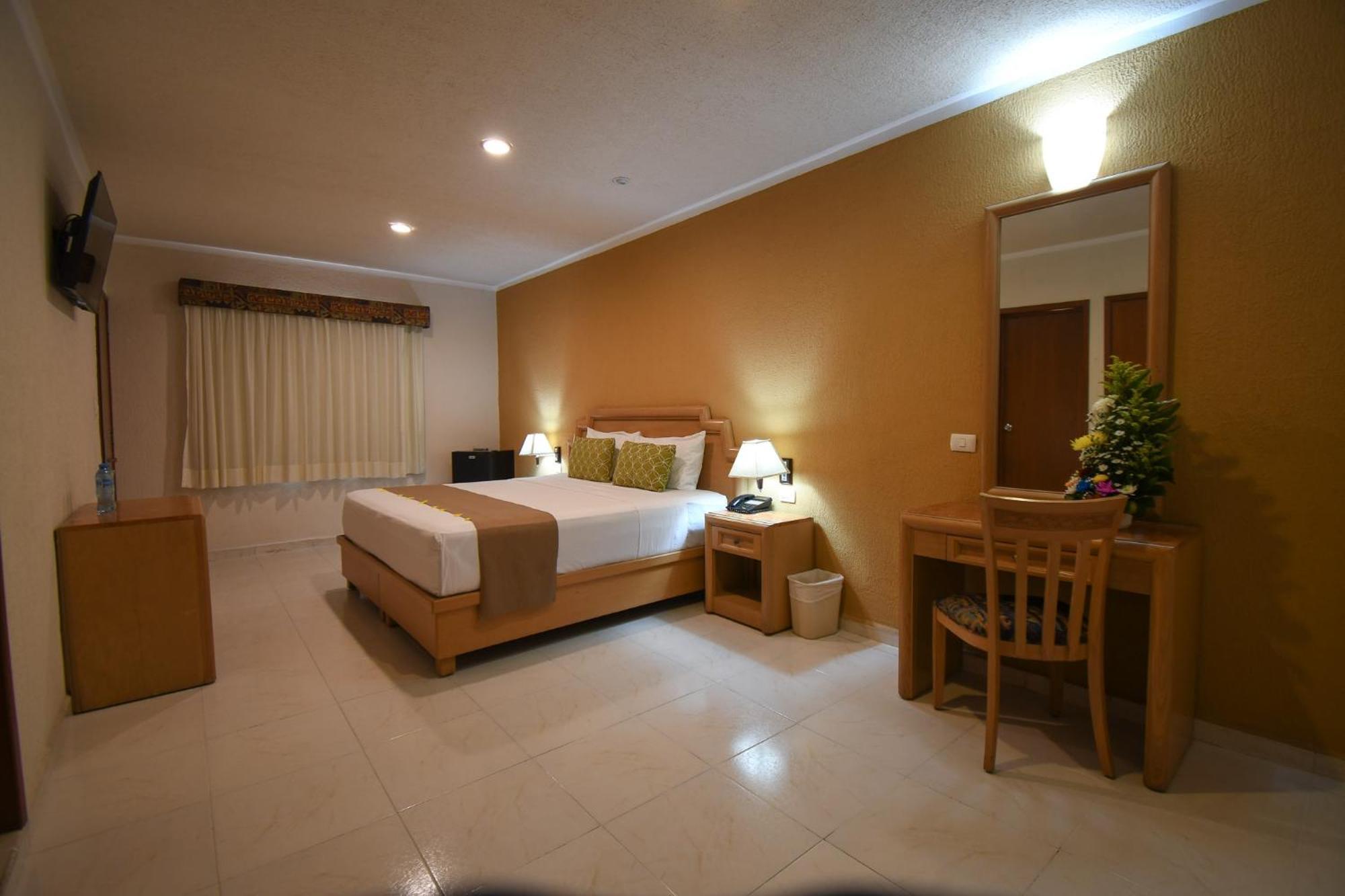 Tecnohotel Itzaes Merida Exterior photo